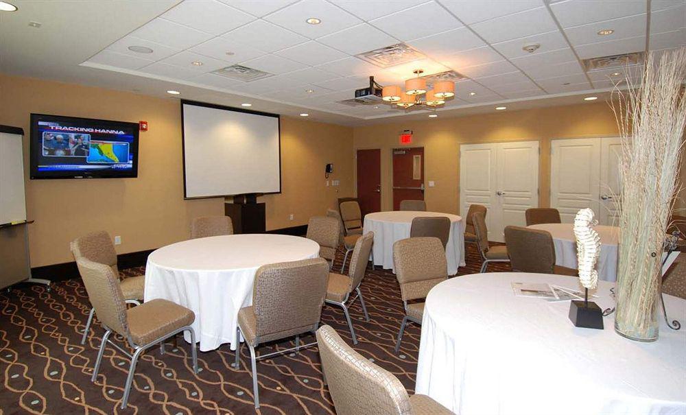 Holiday Inn Express Jacksonville Beach By Ihg Съоръжения снимка