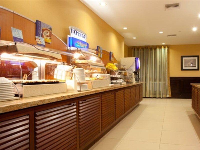 Holiday Inn Express Jacksonville Beach By Ihg Екстериор снимка
