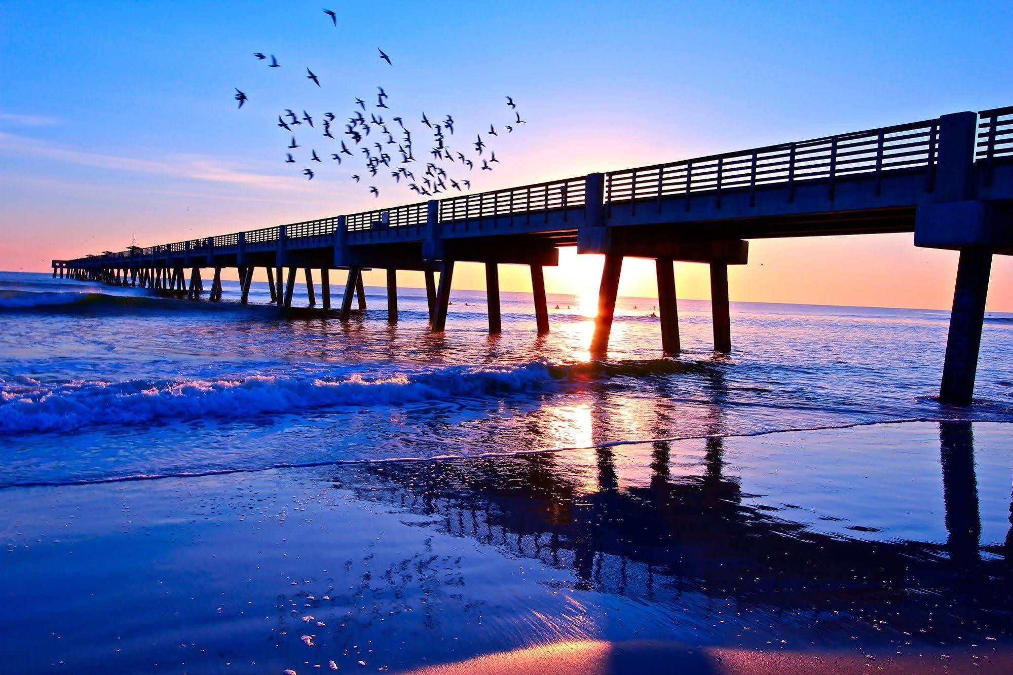 Holiday Inn Express Jacksonville Beach By Ihg Екстериор снимка